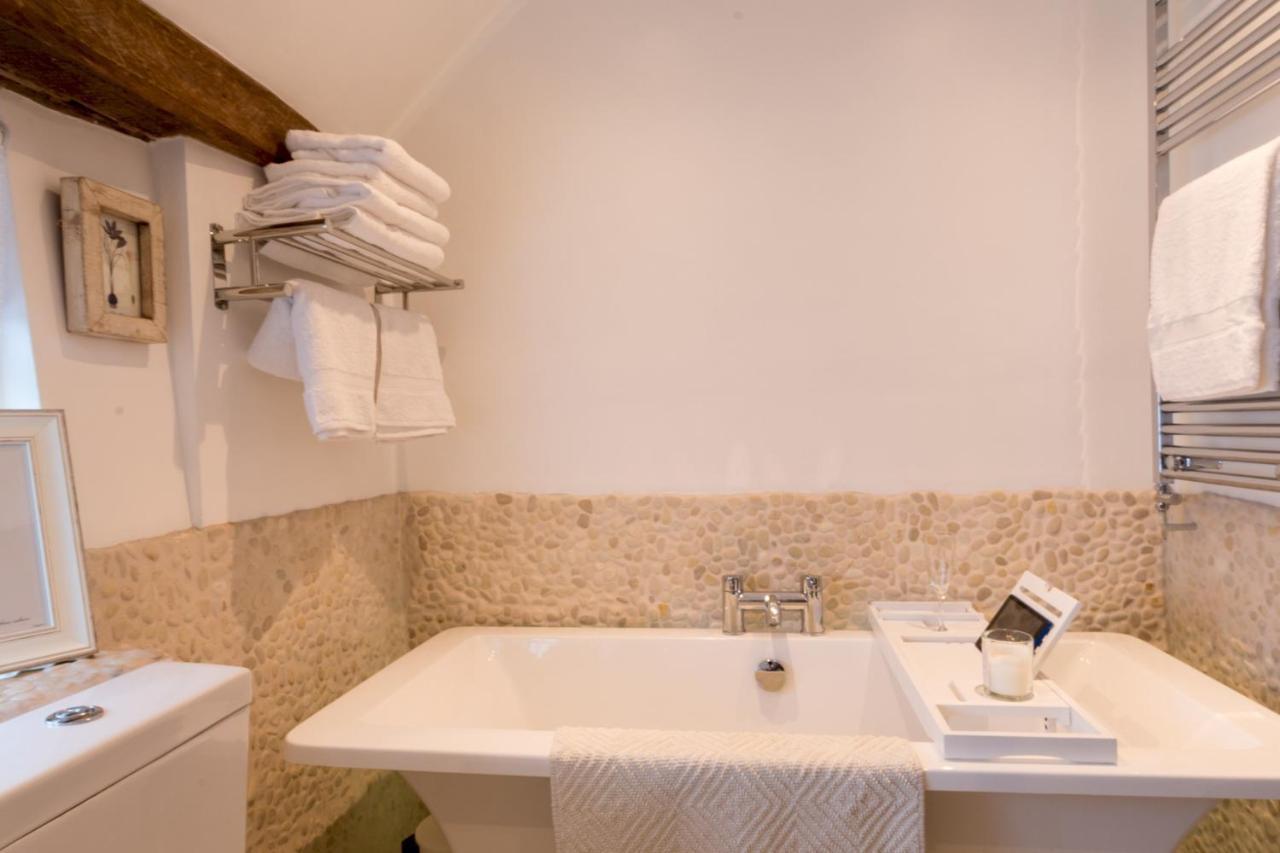 Miller Cottage A Luxury 1550'S Cottage In The Historic Centre Of サフロン・ワルデン エクステリア 写真